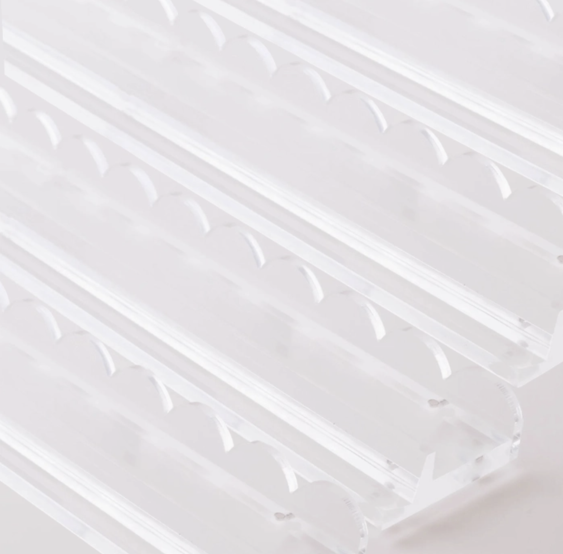 Justin Brooks 20" Clear Acrylic Scalloped Mahjong Rack & Pushers | Premium American Mahjong Rack Set